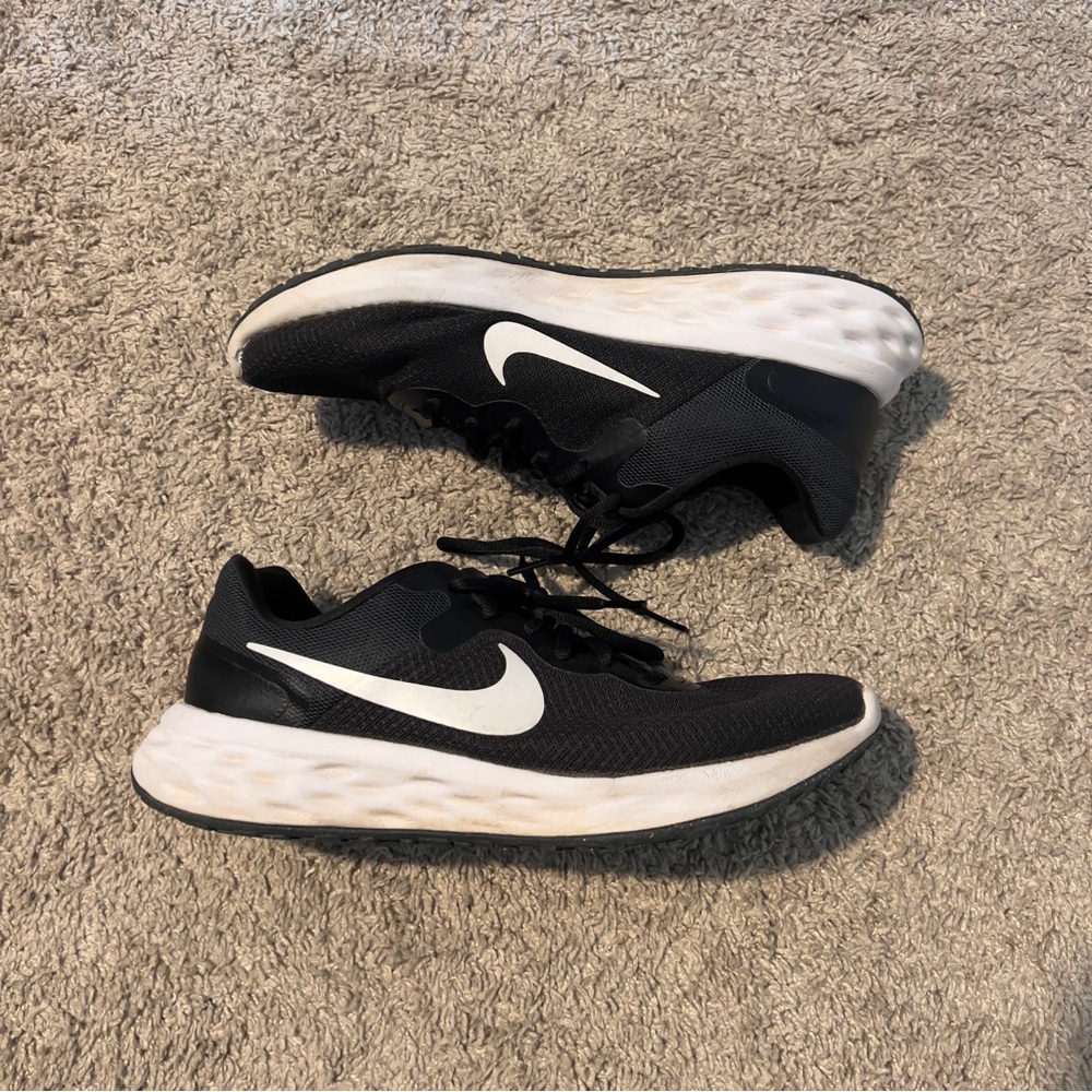 Nike Womens Revolution 7 Running Shoes